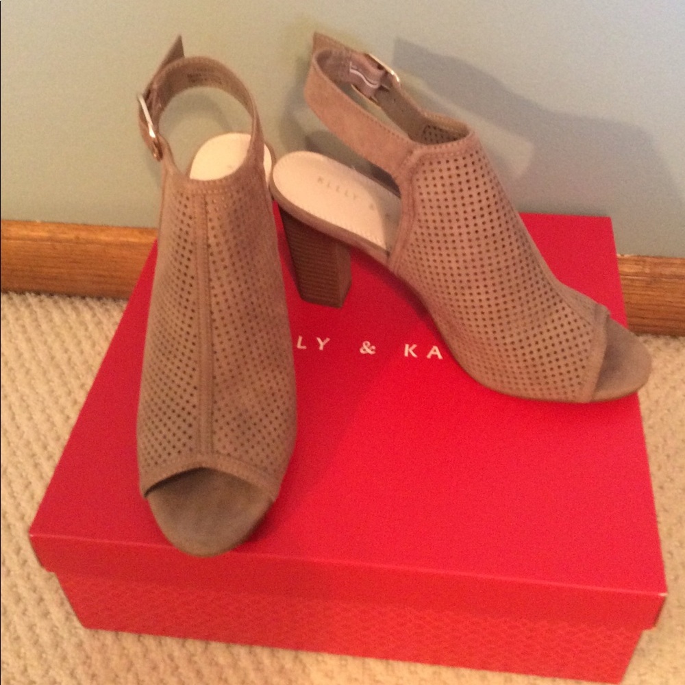 NEW IN BOX! KELLY & KATIE PEEP TOE HEELED SANDALS
